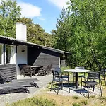 Hébergement de vacances 3 Bedroom Cozy In Nexo Vester Somarken